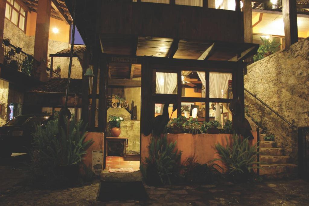 Hotel La Casa De Piedra Куэцалан-дель-Прогресо Экстерьер фото