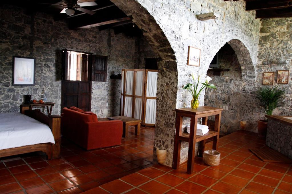 Hotel La Casa De Piedra Куэцалан-дель-Прогресо Экстерьер фото