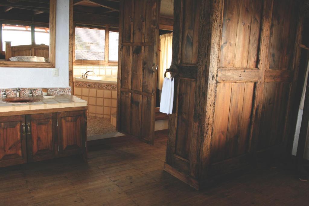 Hotel La Casa De Piedra Куэцалан-дель-Прогресо Экстерьер фото