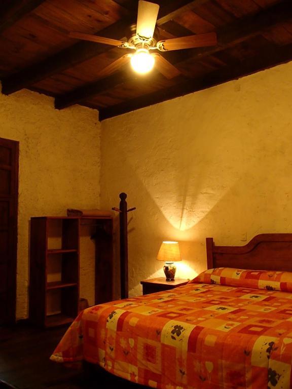 Hotel La Casa De Piedra Куэцалан-дель-Прогресо Экстерьер фото