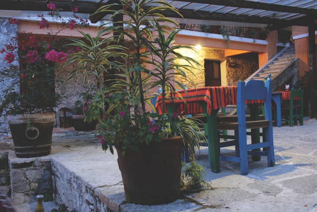 Hotel La Casa De Piedra Куэцалан-дель-Прогресо Экстерьер фото
